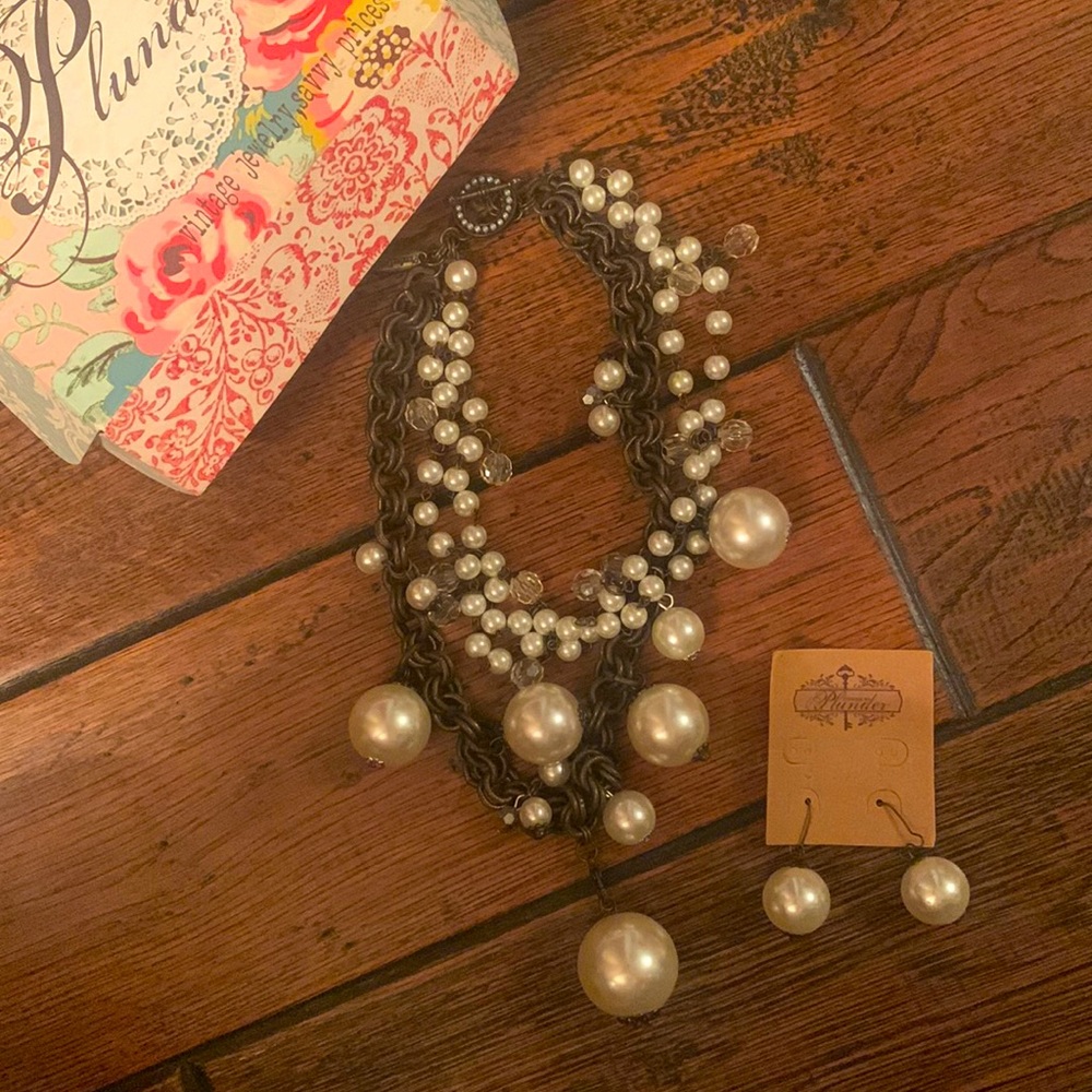 Plunder jewelry: necklace&earrings. Never worn!Taken out of box for pics only